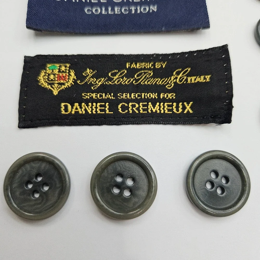 Daniel Cremieux Gray Swirl Replacement Buttons Set of 12 Loro Piana Fabric‎ Tags